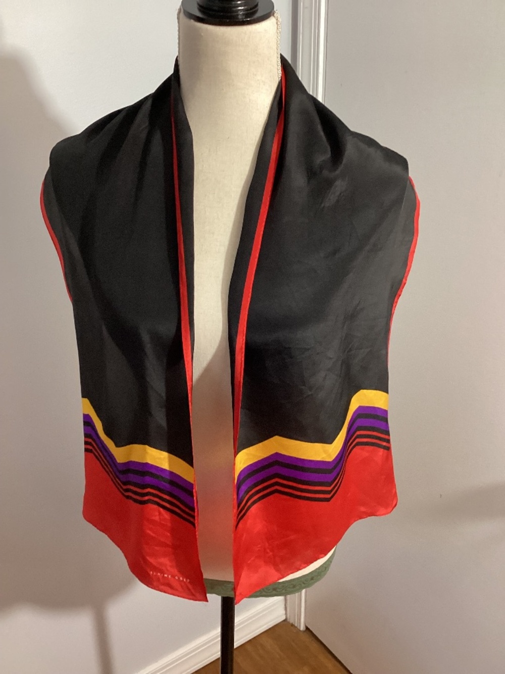 VTG ELAINE GOLD WOMAN 100% SILK SCARF GEOMETRIC BLACK RED PURPLE YELLOW 52"x10"